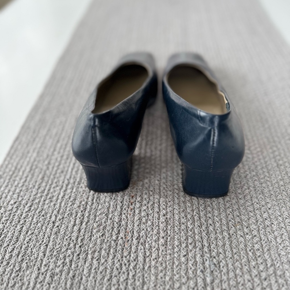 Vintage navy leather square-toe heels - Picture 10 of 12